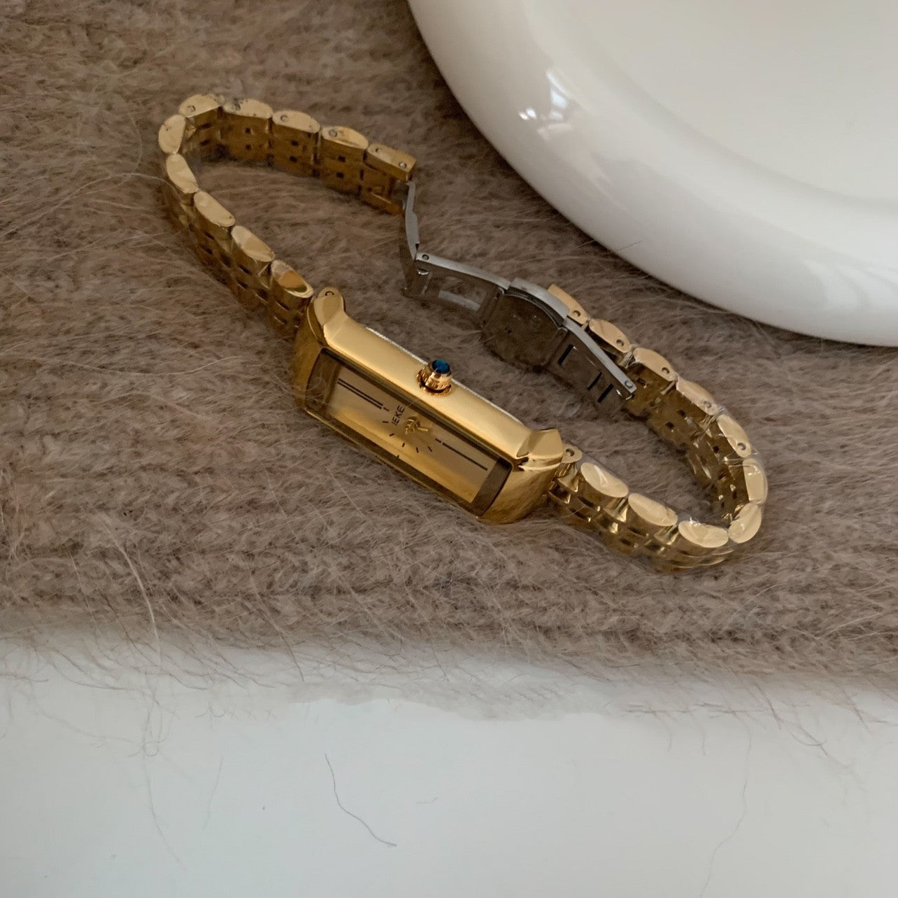 Gold Retro Quartz Watch