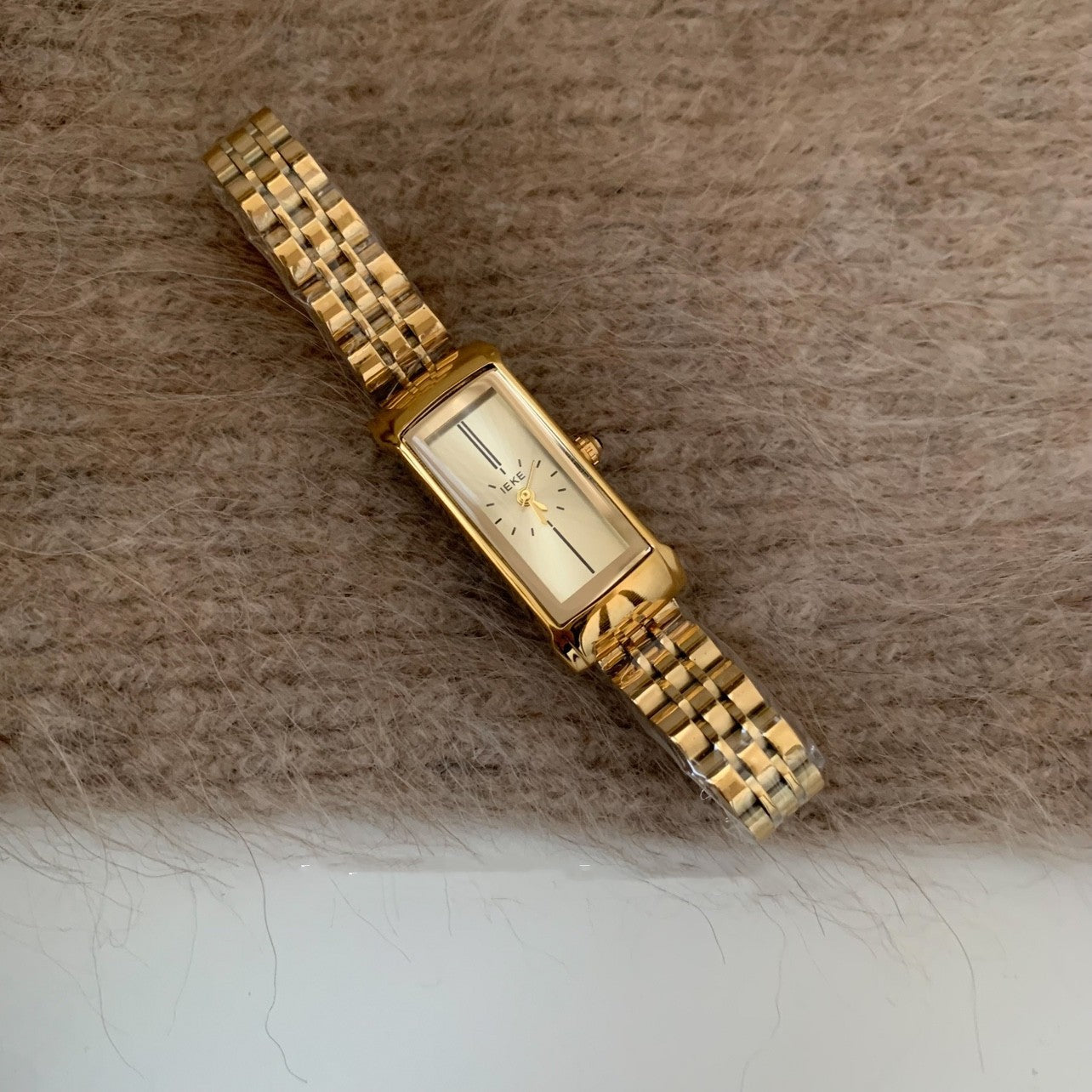 Gold Retro Quartz Watch