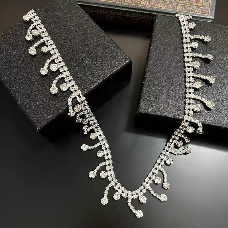 Rhinestone Collarbone Necklace