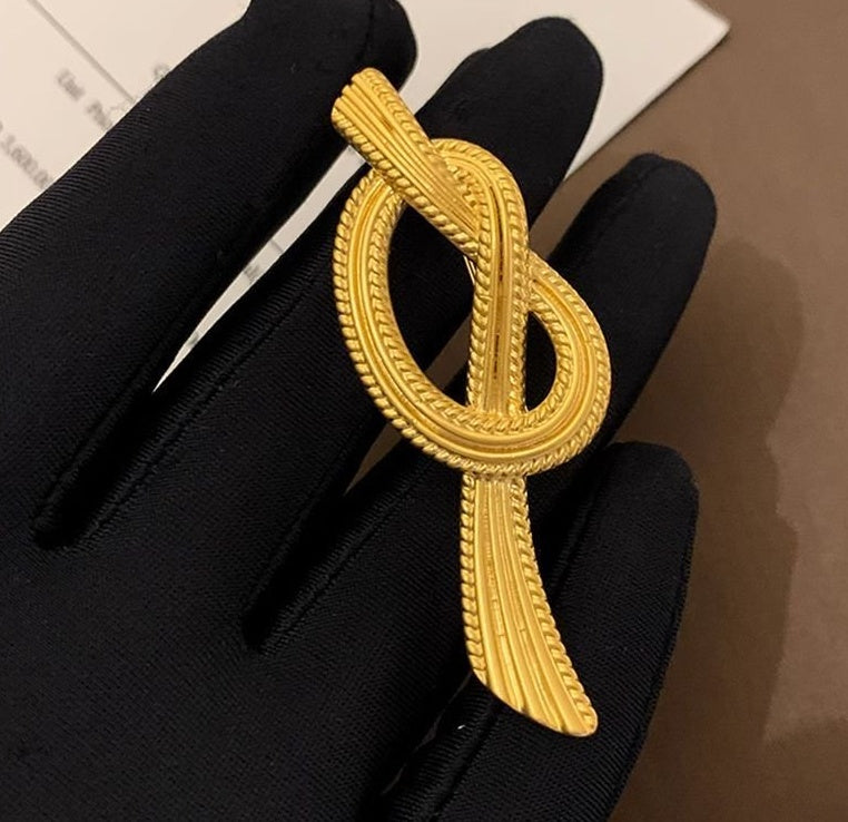 Gold Knot Antique Brooch